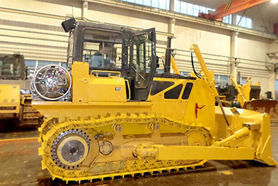 世界上第一台燃气型履带式推土机——SD20-5（LNG）在研究总院新产品试制中心下线。SD20-5（LNG）履带式推土机是公司顺应行业发展趋势开发的一款节能、环保产品，整机采用天然气专用发动机，燃烧后无积炭，满足stageIIIA排放，寿命更长，维修频率更低。